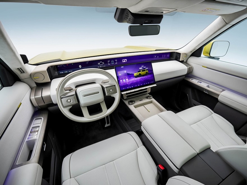 Большой кроссовер Freelander 8 от Land Rover и Chery: салон и подробности