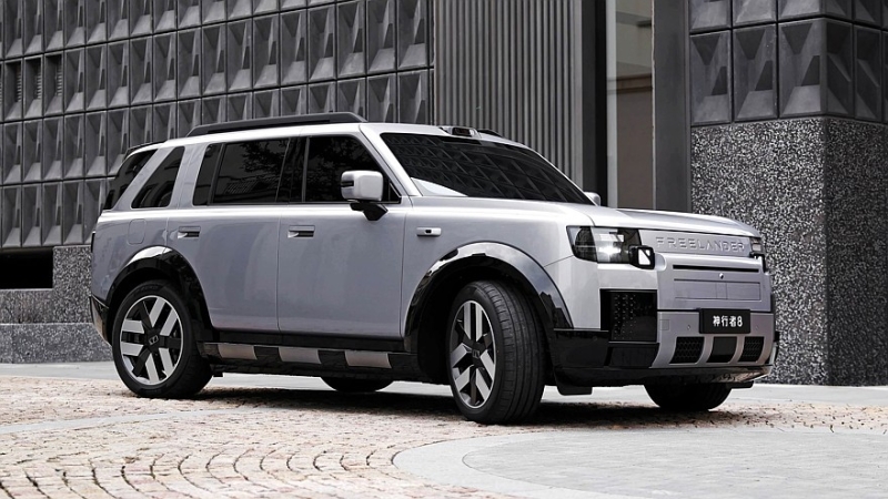 Большой кроссовер Freelander 8 от Land Rover и Chery: салон и подробности