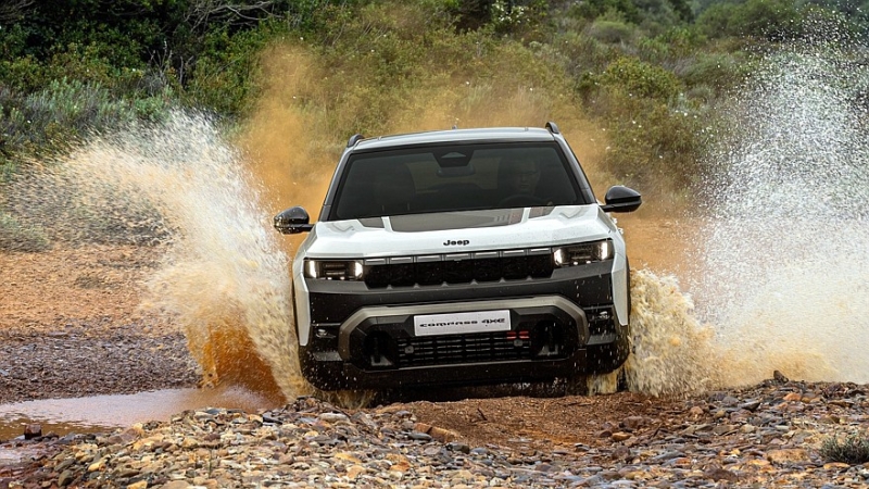 Jeep пытается всех убедить, что электрический Compass 4xe &mdash; настоящий внедорожник