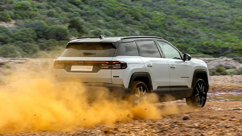 Jeep пытается всех убедить, что электрический Compass 4xe &mdash; настоящий внедорожник