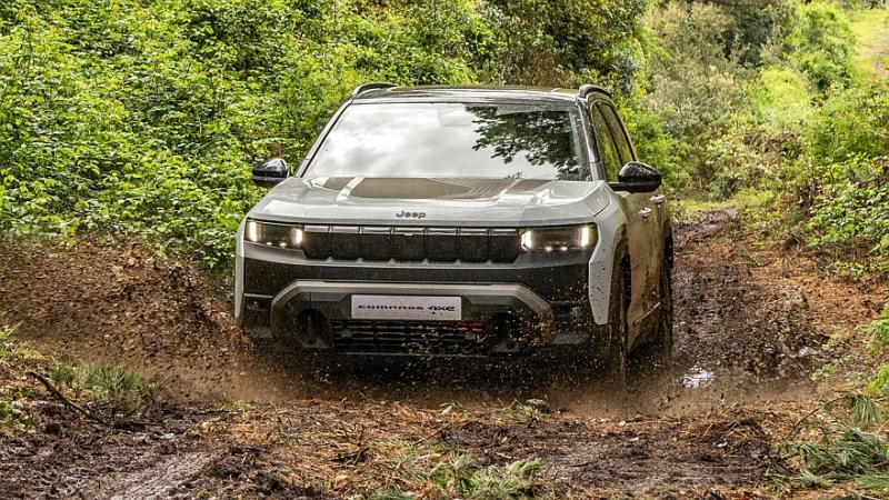 Jeep пытается всех убедить, что электрический Compass 4xe &mdash; настоящий внедорожник