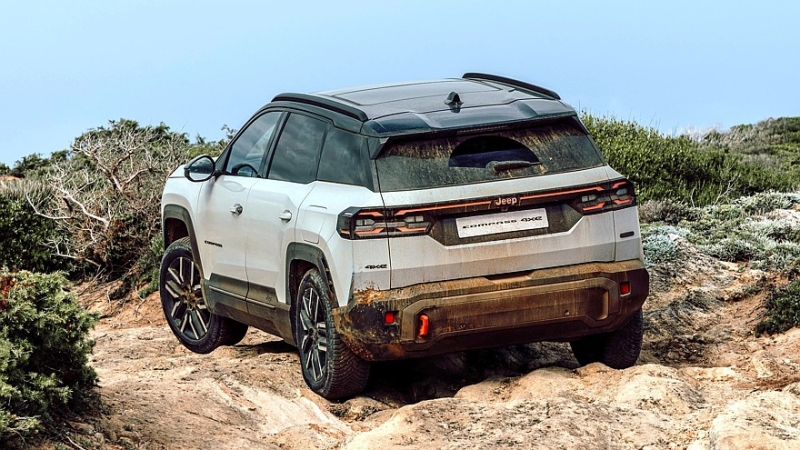 Jeep пытается всех убедить, что электрический Compass 4xe &mdash; настоящий внедорожник