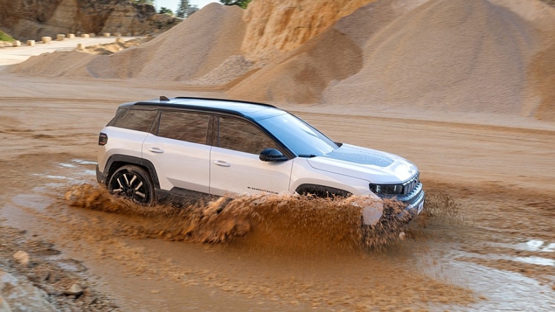 Jeep пытается всех убедить, что электрический Compass 4xe &mdash; настоящий внедорожник