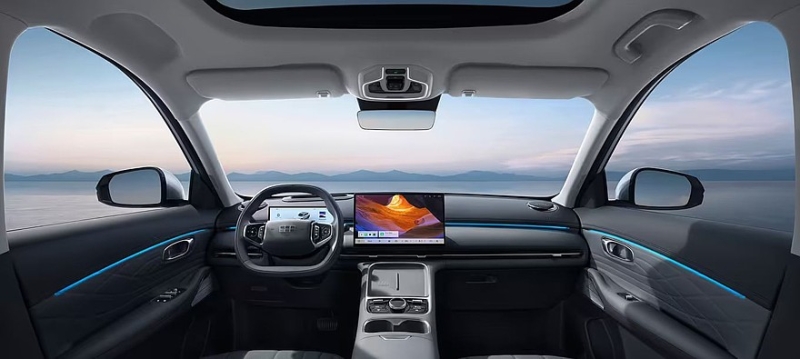 На российский рынок готовится выйти кроссовер Geely EX5 с новой техникой
