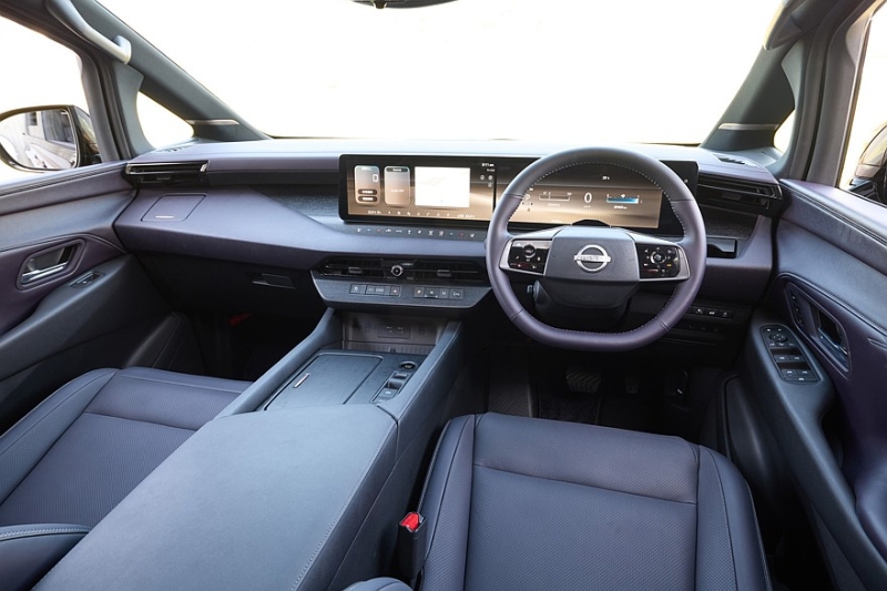 Nissan полностью рассекретил минивэн Elgrand нового поколения, цены известны