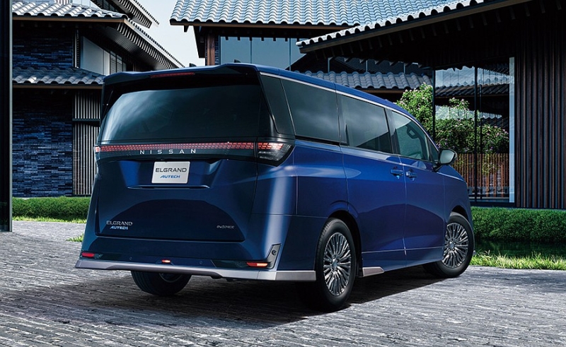 Nissan полностью рассекретил минивэн Elgrand нового поколения, цены известны