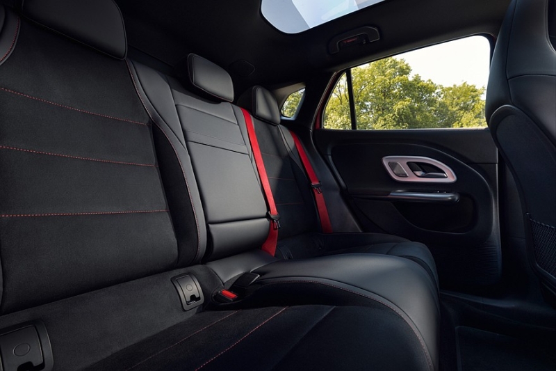 Новый кроссовер Mercedes-Benz GLA получил несколько вариантов техники. Цены известны