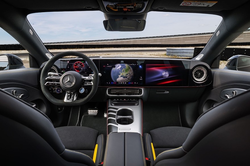 Новый Mercedes-AMG CLA 45: 680-сильная трёхмоторная установка, 2,7 секунды до «сотни»