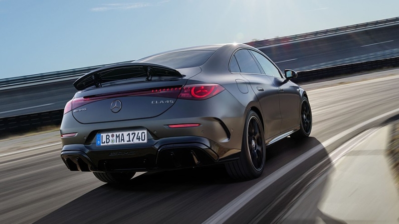 Новый Mercedes-AMG CLA 45: 680-сильная трёхмоторная установка, 2,7 секунды до «сотни»