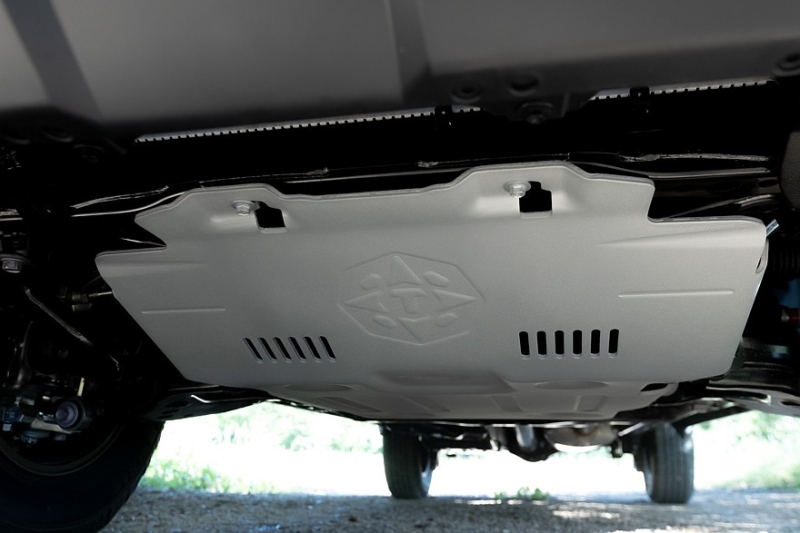 Полноразмерный внедорожник Toyota Sequoia получил обновки вслед за родственным пикапом