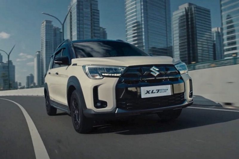Рестайлинговый кроссвэн Suzuki XL7: более солидный облик и старая техника
