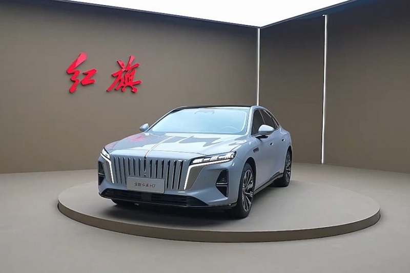 Седан Hongqi H7 нового поколения приготовился к старту продаж, есть полный привод