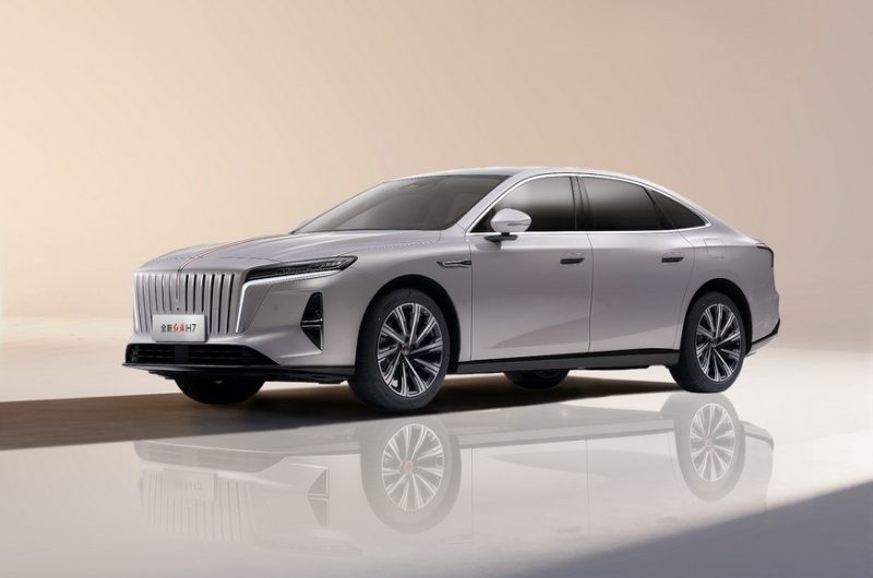 Седан Hongqi H7 нового поколения приготовился к старту продаж, есть полный привод