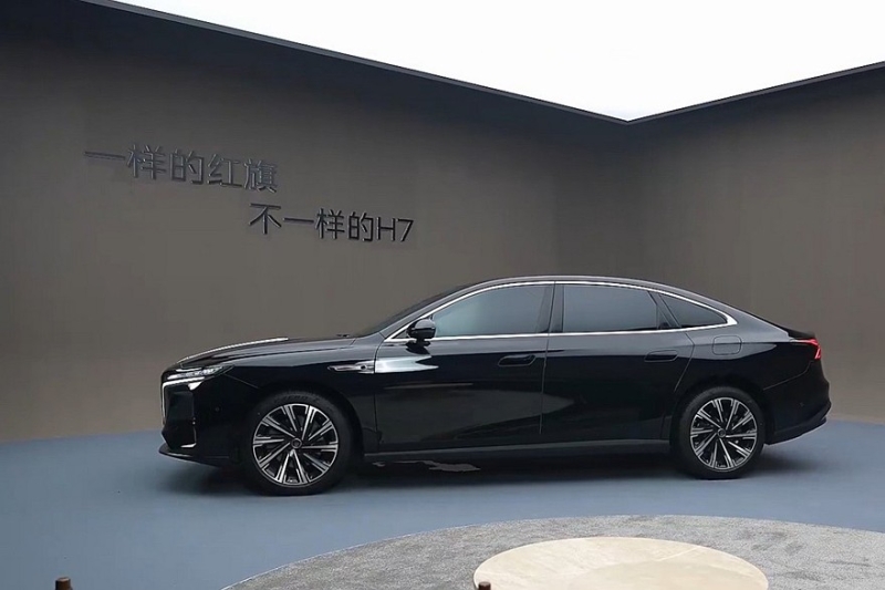 Седан Hongqi H7 нового поколения приготовился к старту продаж, есть полный привод