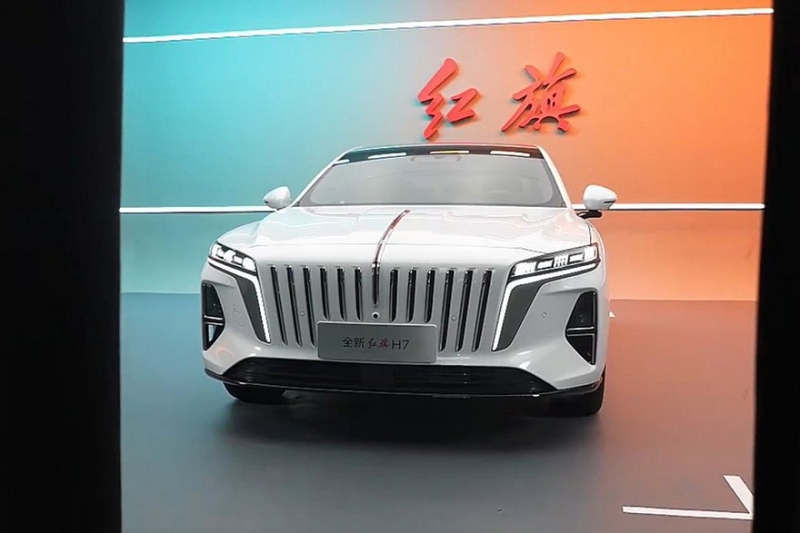 Седан Hongqi H7 нового поколения приготовился к старту продаж, есть полный привод