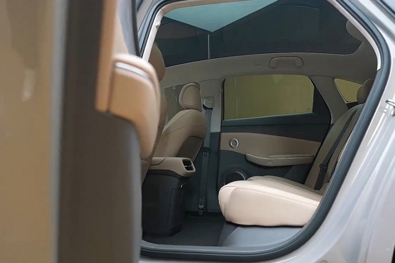 Седан Hongqi H7 нового поколения приготовился к старту продаж, есть полный привод