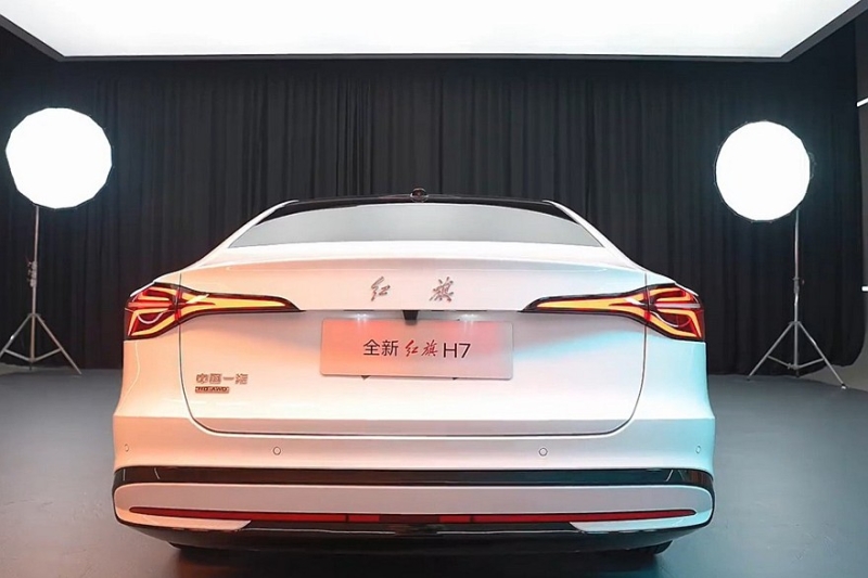 Седан Hongqi H7 нового поколения приготовился к старту продаж, есть полный привод