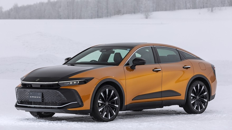 Toyota Crown Crossover готовится к обновлению: первые официальные фото