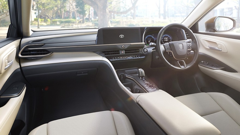 Toyota Crown Crossover готовится к обновлению: первые официальные фото