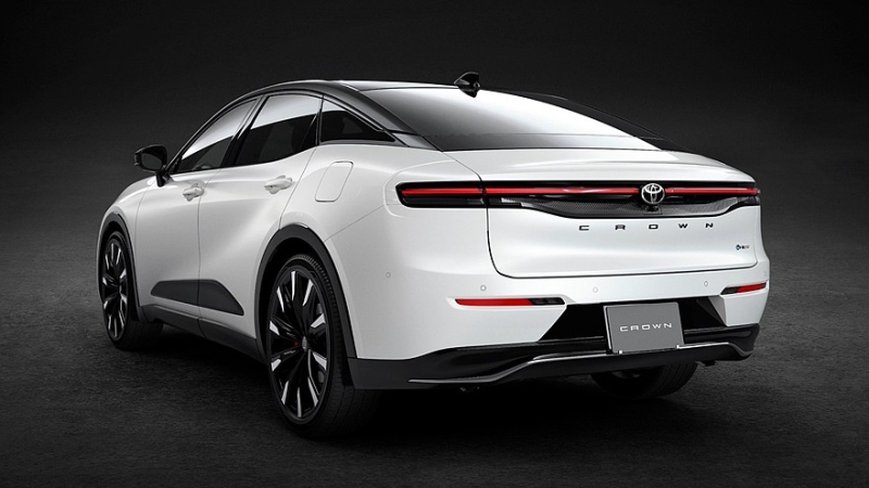 Toyota Crown Crossover готовится к обновлению: первые официальные фото