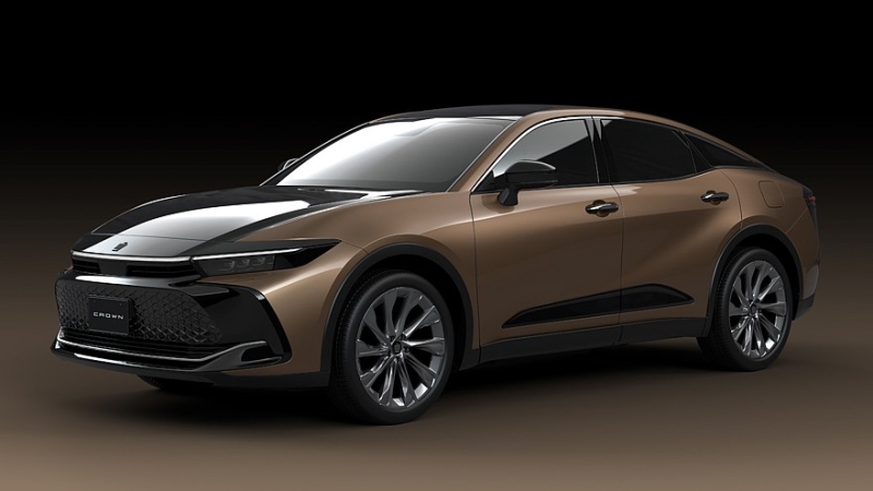 Toyota Crown Crossover готовится к обновлению: первые официальные фото