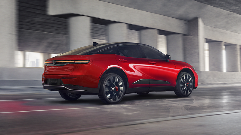 Toyota освежила кросс-седан Crown: иная корма и пересмотренная гибридная установка