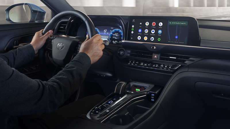 Toyota освежила кросс-седан Crown: иная корма и пересмотренная гибридная установка