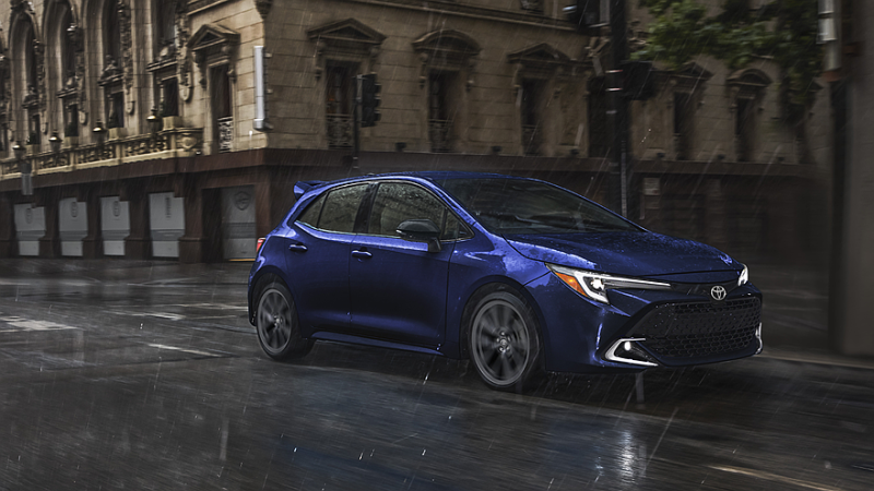 Toyota освежила Prius и хэтчбек Corolla: скромные обновки и подорожание