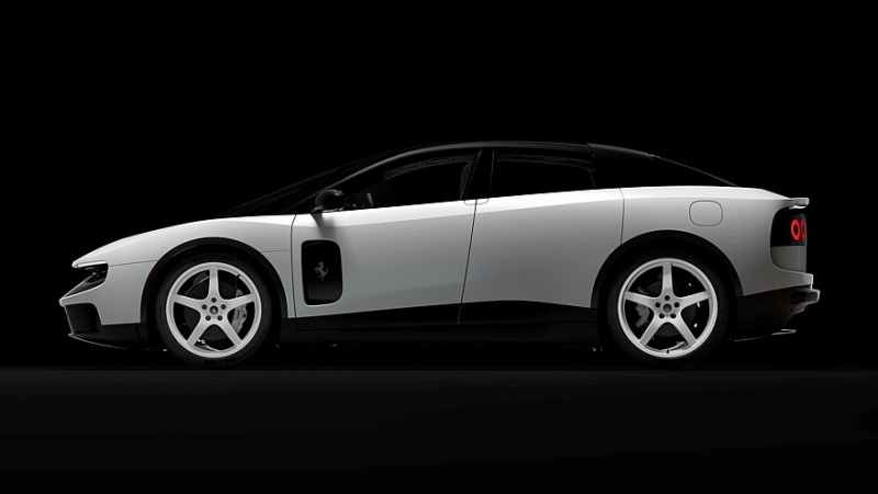 Весь в белом и за миллион: «нулевой» Ferrari Luce продадут на аукционе