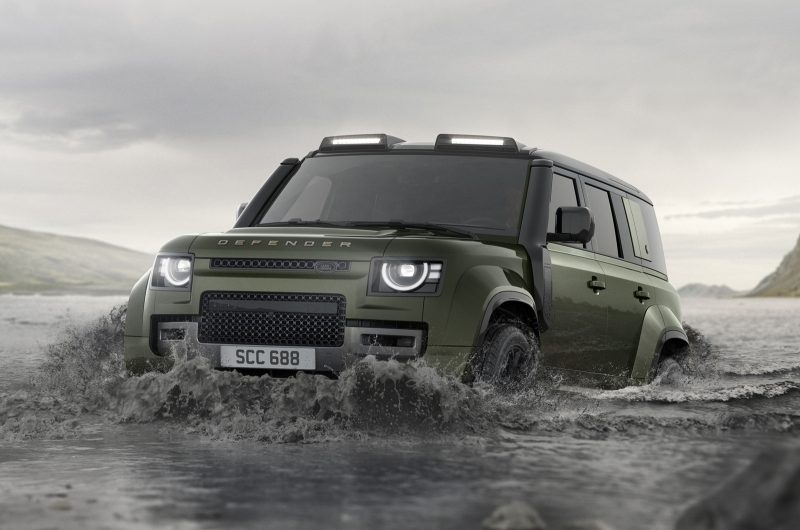Внедорожник Land Rover Defender получил пересмотренную моторную гамму