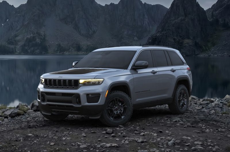 Jeep Grand Cherokee получил несколько обновок и слегка подорожал