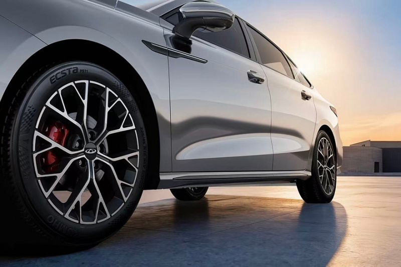 Обновлён седан Chery Arrizo 8 Pro. В России модель появится под маркой Tenet