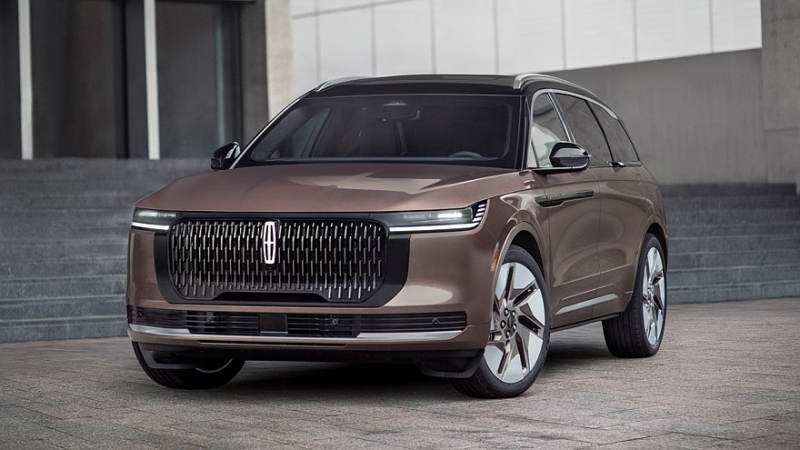 Обновлённый кроссовер Lincoln Nautilus: разное оформление «лица», техника прежняя