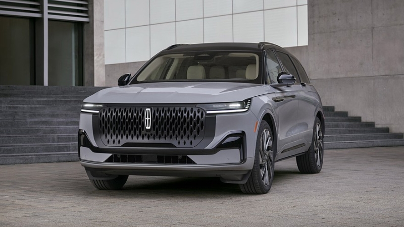 Обновлённый кроссовер Lincoln Nautilus: разное оформление «лица», техника прежняя