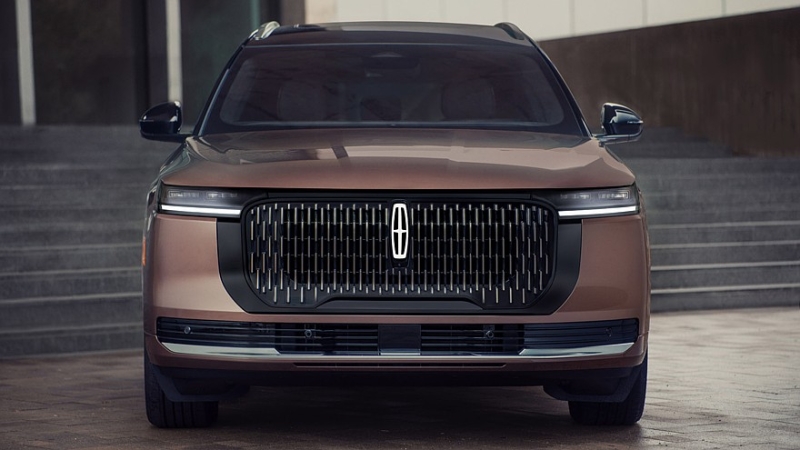 Обновлённый кроссовер Lincoln Nautilus: разное оформление «лица», техника прежняя
