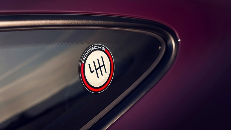 По заявкам трудящихся: Porsche 911 Carrera S снова доступен на «механике», но есть нюанс
