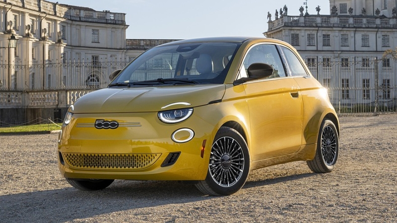 Fiat слегка освежил «кроху» 500e в США и заметно увеличил ценник
