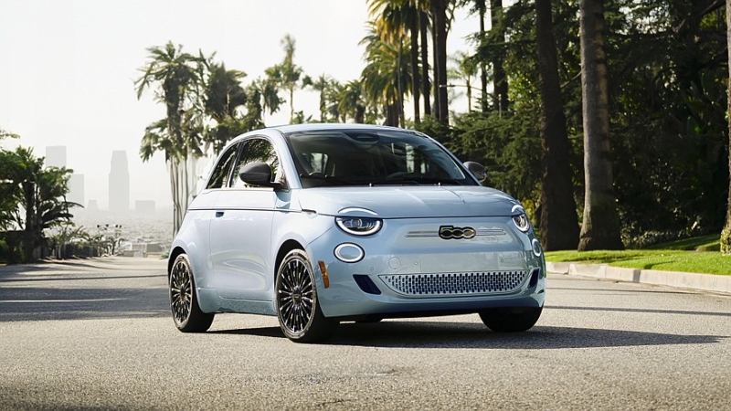 Fiat слегка освежил «кроху» 500e в США и заметно увеличил ценник