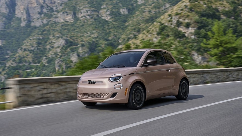 Fiat слегка освежил «кроху» 500e в США и заметно увеличил ценник