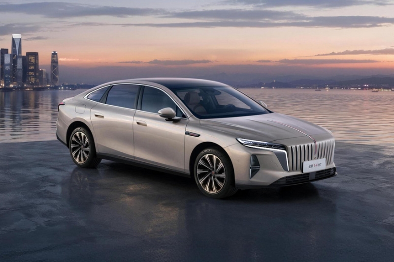Седан Hongqi H7 нового поколения предложен с полным приводом