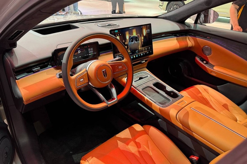 Седаны Hongqi: флагманский H9 с новым салоном и возвращение H7