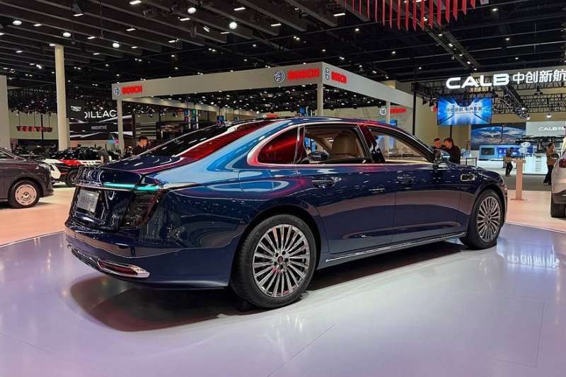 Седаны Hongqi: флагманский H9 с новым салоном и возвращение H7