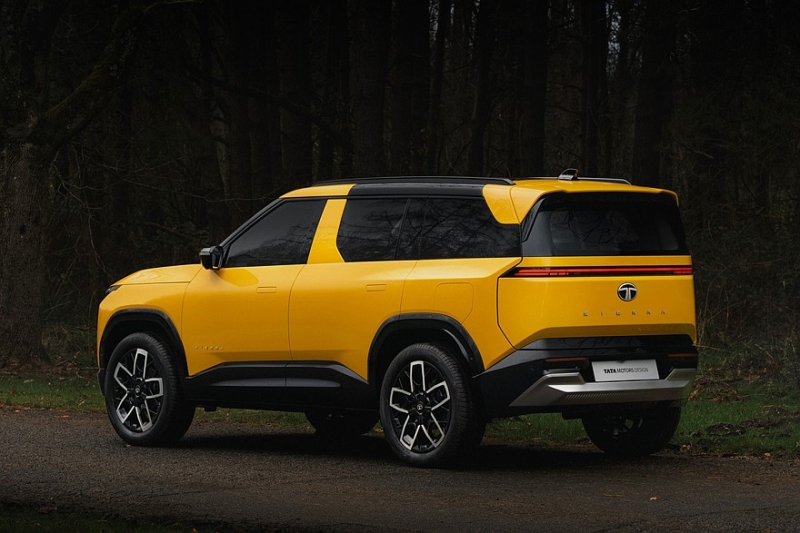 Серийный кроссовер Tata Sierra: трёхэкранное табло и несколько вариантов начинки